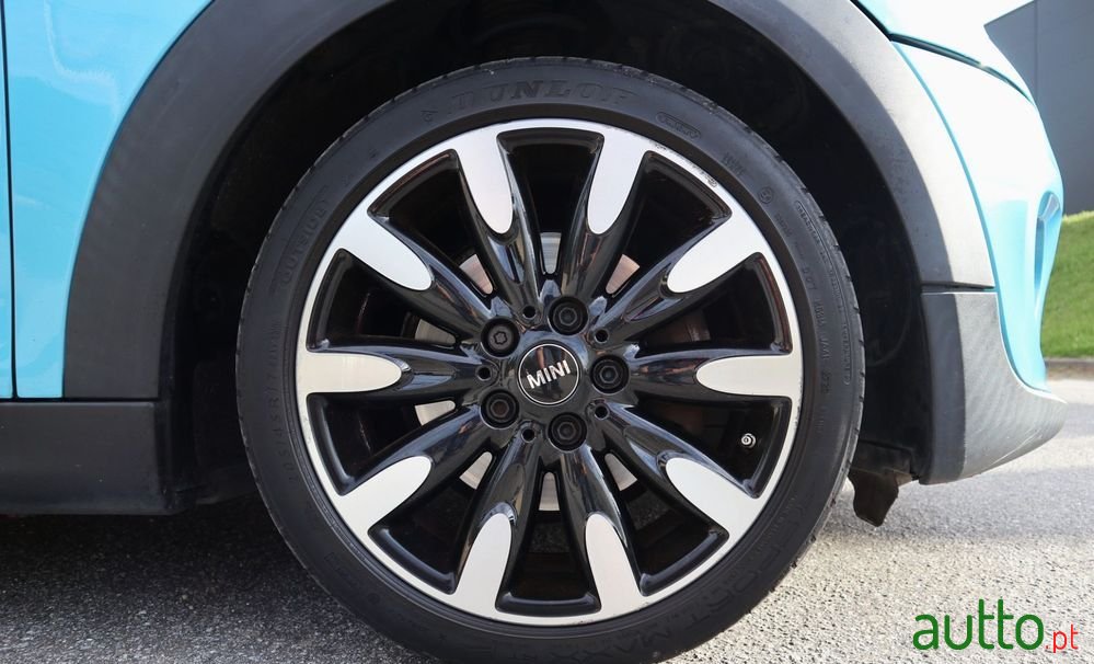 2015' MINI Cooper photo #6