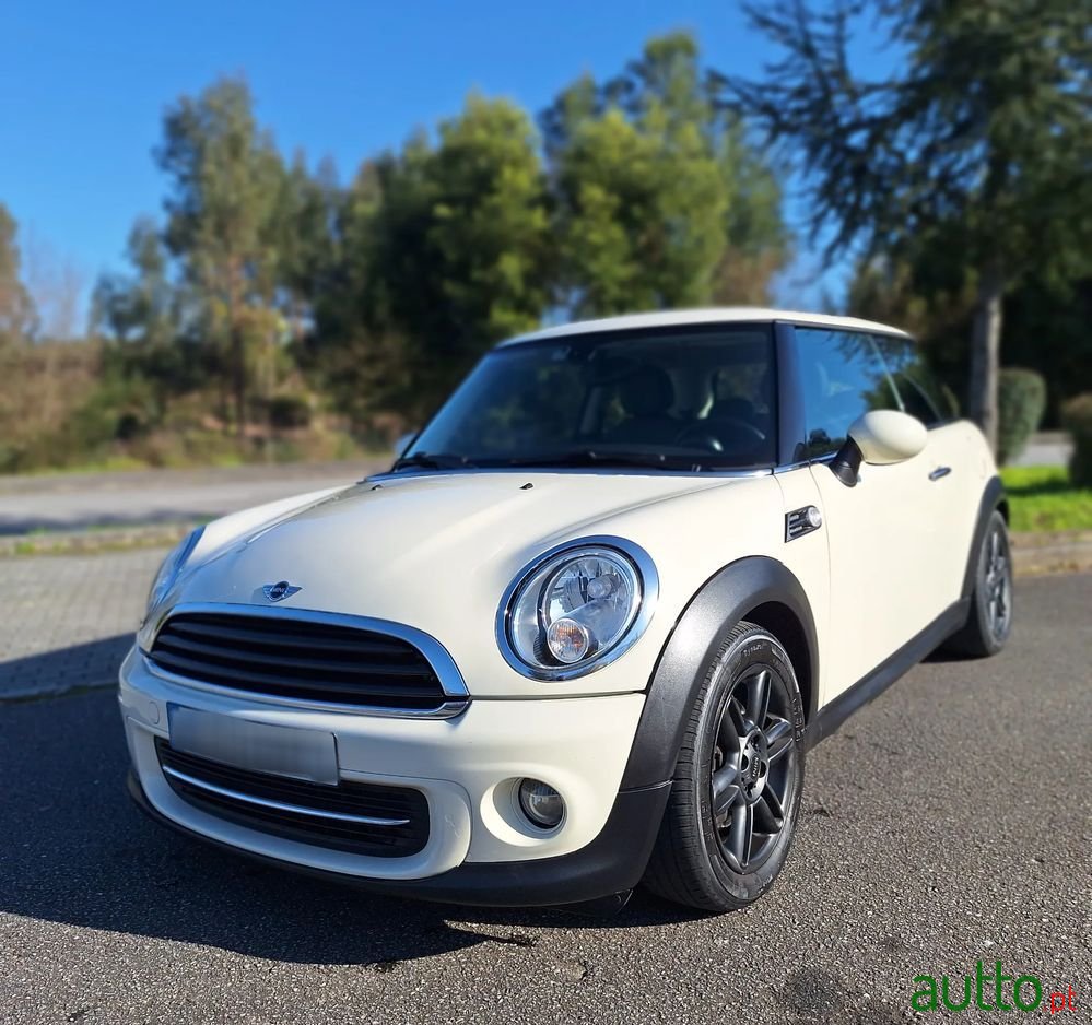 2011' MINI Cooper photo #1