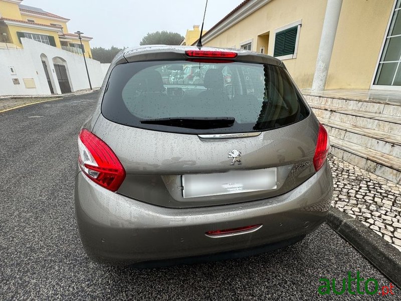 2014' Peugeot 208 photo #5