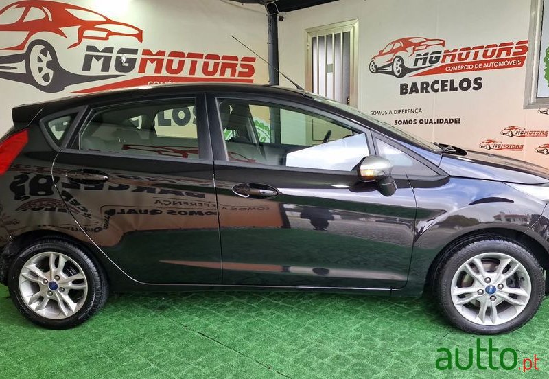 2015' Ford Fiesta photo #3