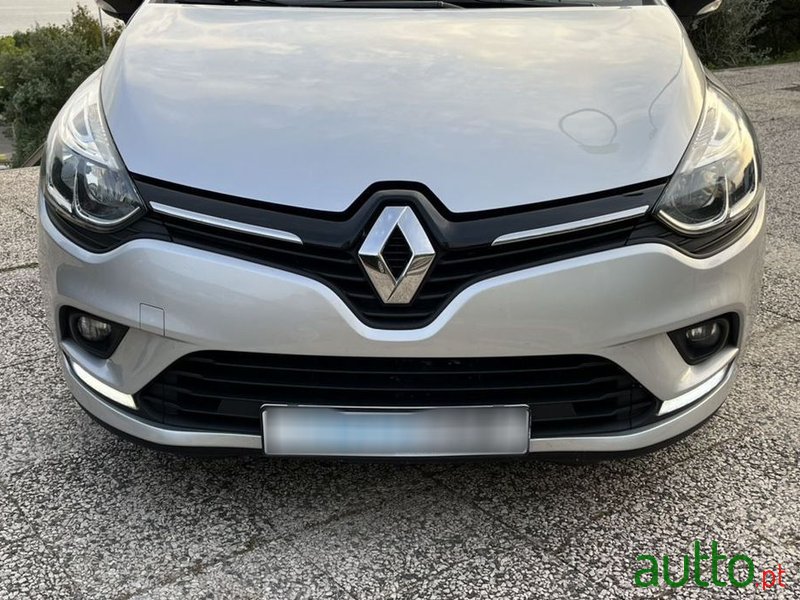 2018' Renault Clio Sport Tourer photo #2