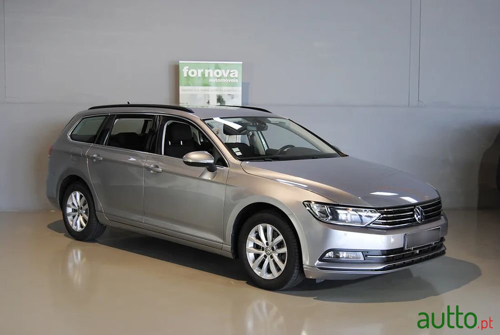 2017' Volkswagen Passat Variant photo #4