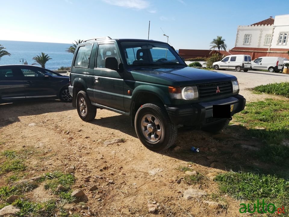 1997' Mitsubishi Pajero GLX photo #1