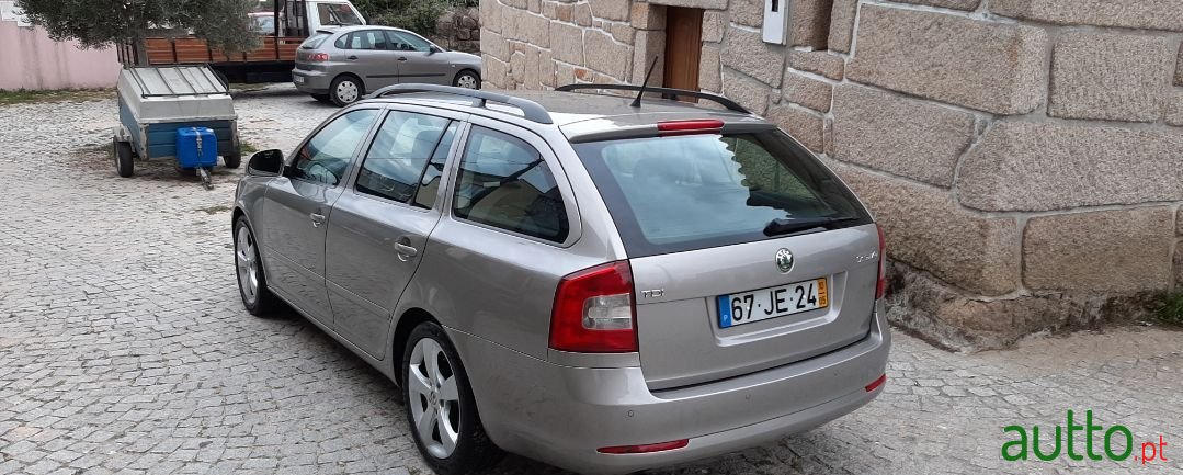 2010' Skoda Octavia Break photo #4