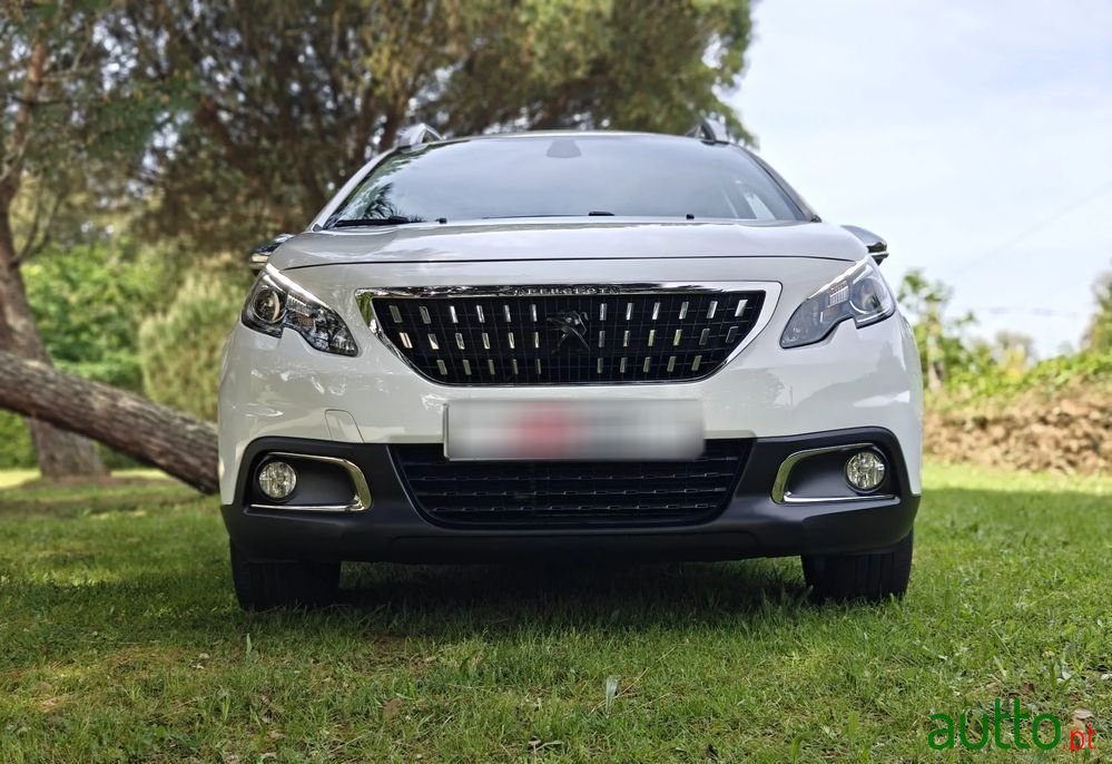 2018' Peugeot 2008 1.2 Puretech Style photo #4