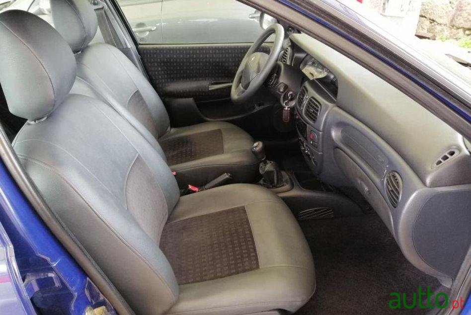 2002' Renault Megane Nacional photo #2