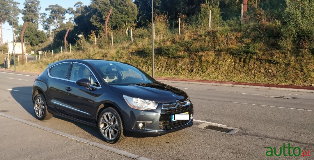 2011' Citroen DS4 photo #3