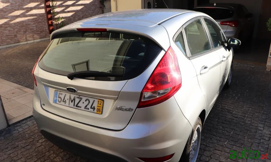 2012' Ford Fiesta photo #4