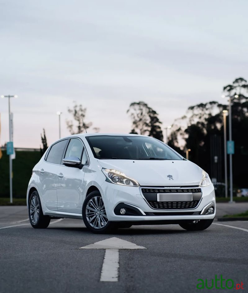 2015' Peugeot 208 1.6 Bluehdi Allure photo #1