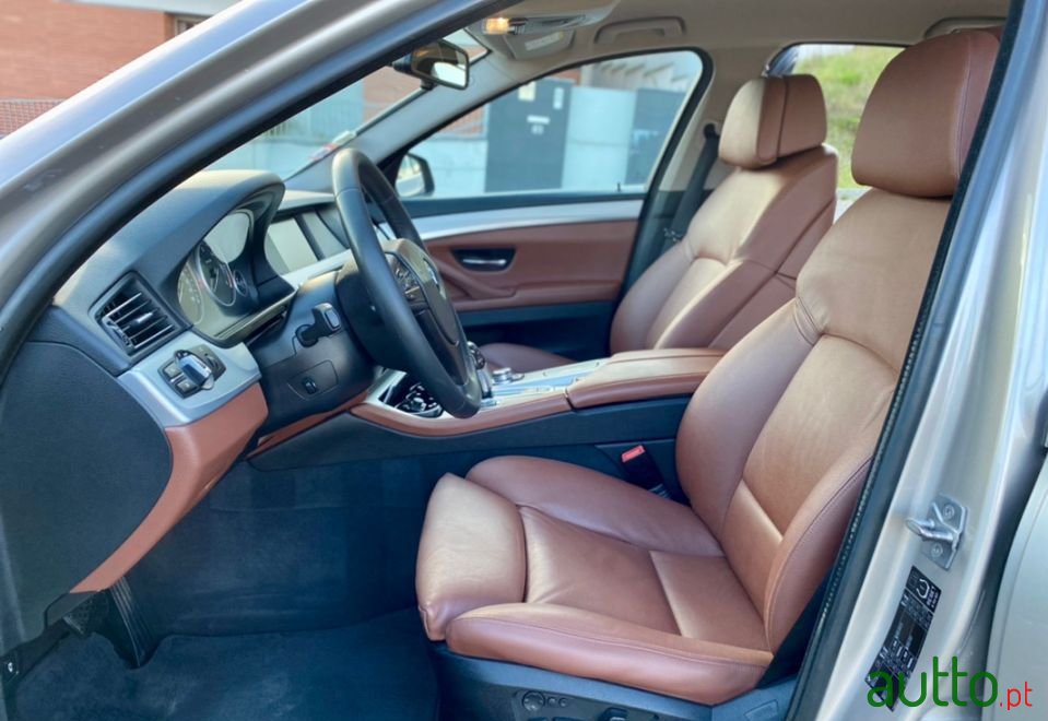 2012' BMW 520 photo #2