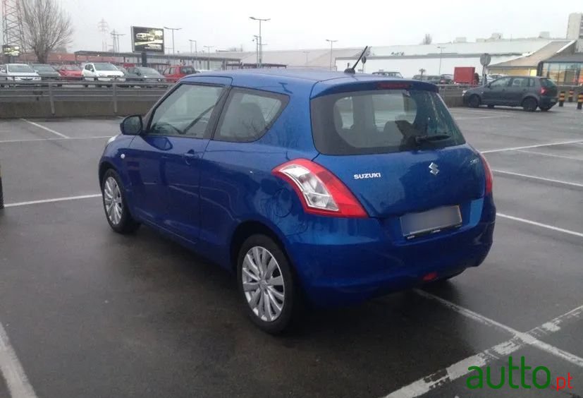 2011' Suzuki Swift photo #3