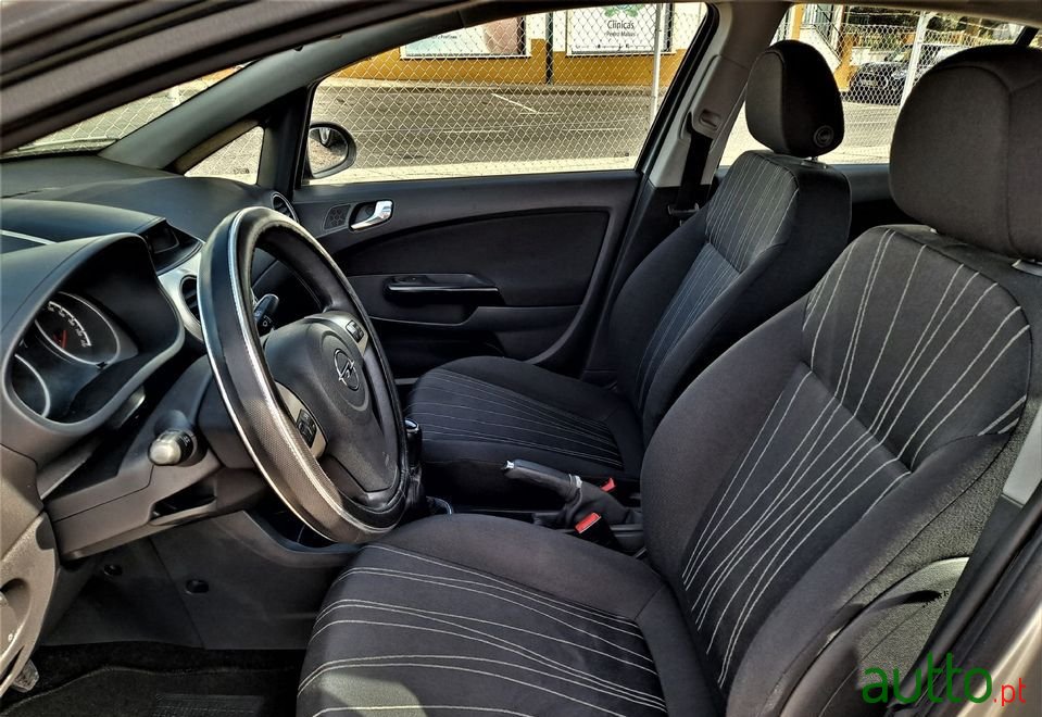 2008' Opel Corsa photo #5