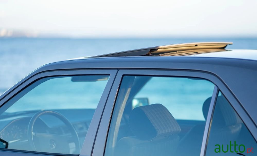 1991' Mercedes-Benz 250 photo #4