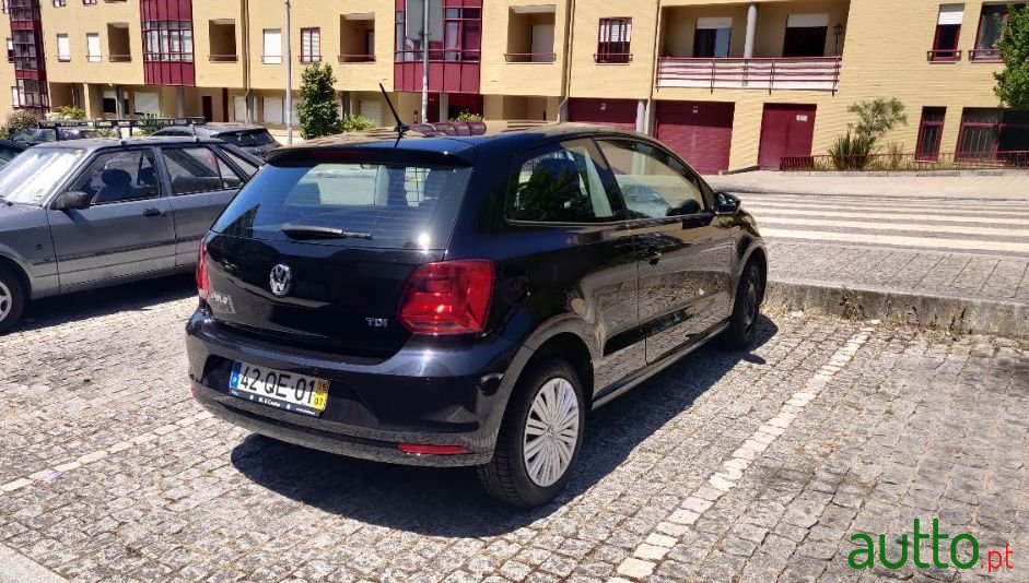 2015' Volkswagen Polo photo #1