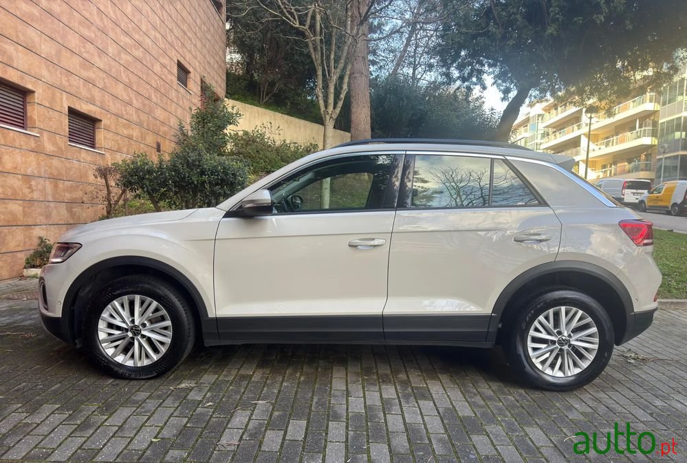 2023' Volkswagen T-Roc photo #4