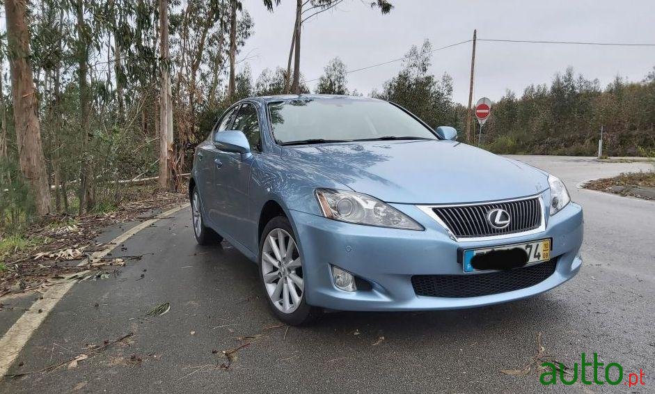 2010' Lexus Is-220 Luxury photo #3