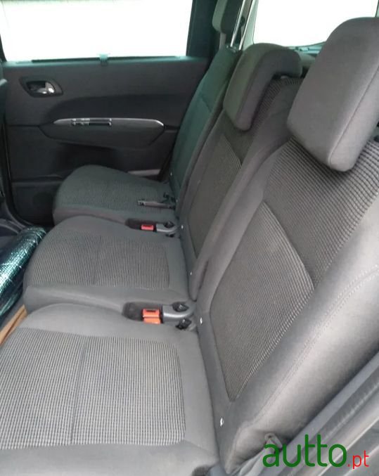 2016' Peugeot 5008 photo #6