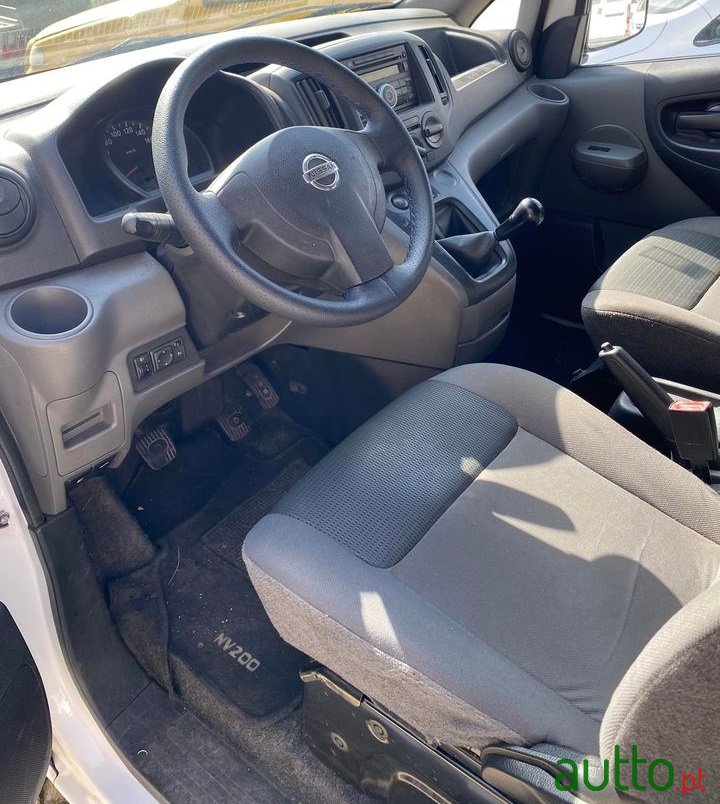 2011' Nissan photo #4