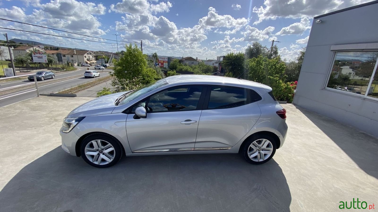 2020' Renault Clio photo #6