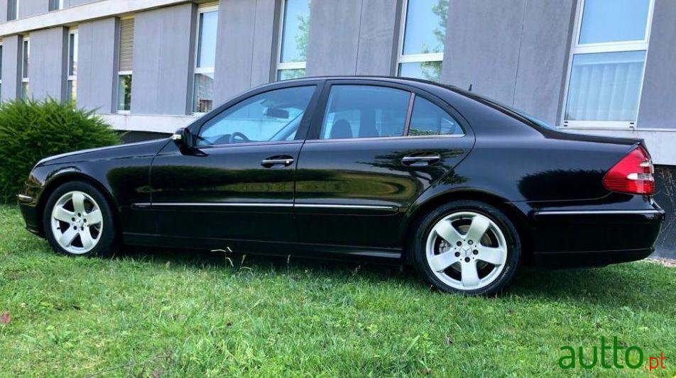 2003' Mercedes-Benz E-270 Avantgarde photo #3
