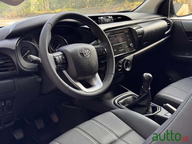 2021' Toyota Hilux photo #6