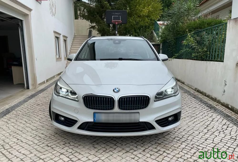 2017' BMW 225Xe Active Tourer photo #1