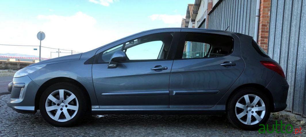 2008' Peugeot 308 Hdi photo #2