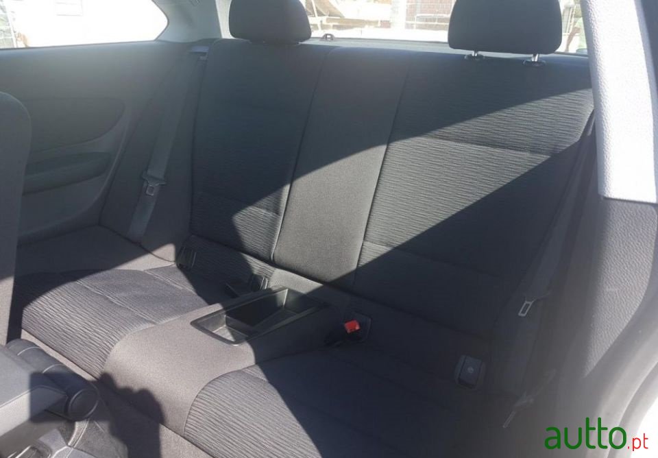 2010' BMW 1 Series 120 D photo #4