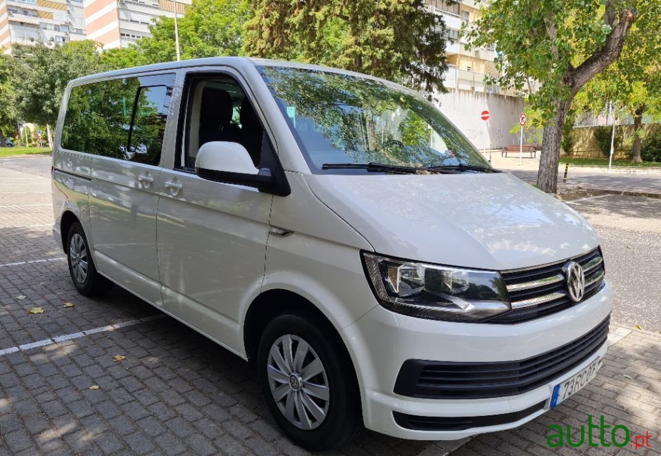 2016' Volkswagen Caravelle photo #3