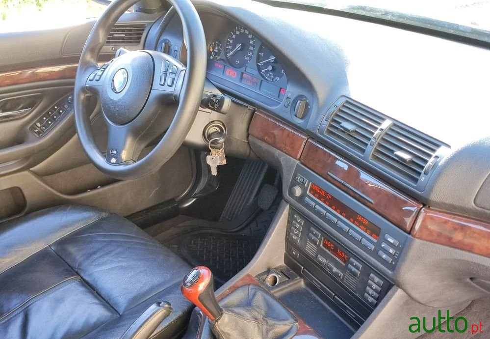 2001' BMW 520 photo #3