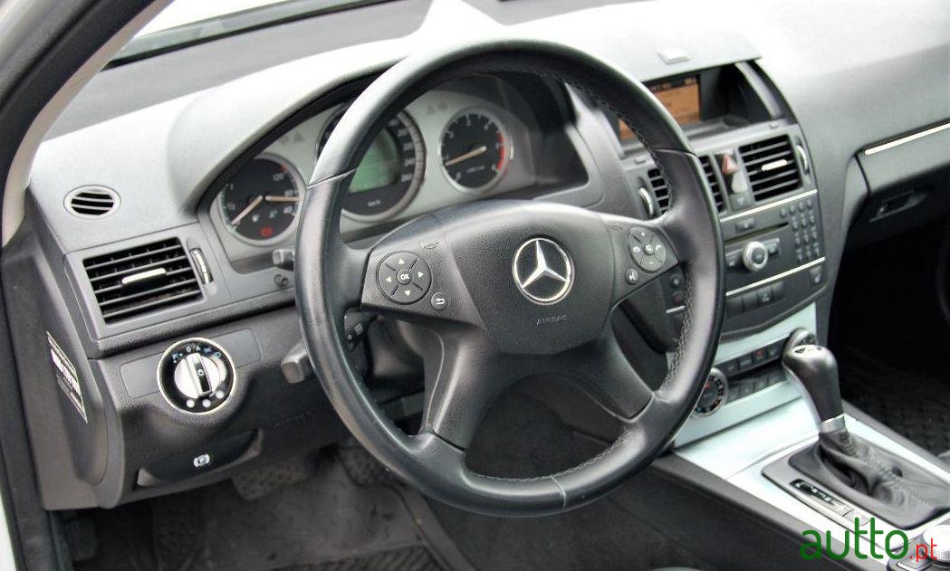 2008' Mercedes-Benz C-220 photo #3