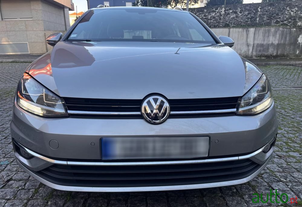 2018' Volkswagen Golf Variant photo #2