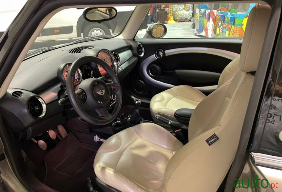 2012' MINI Cooper photo #4