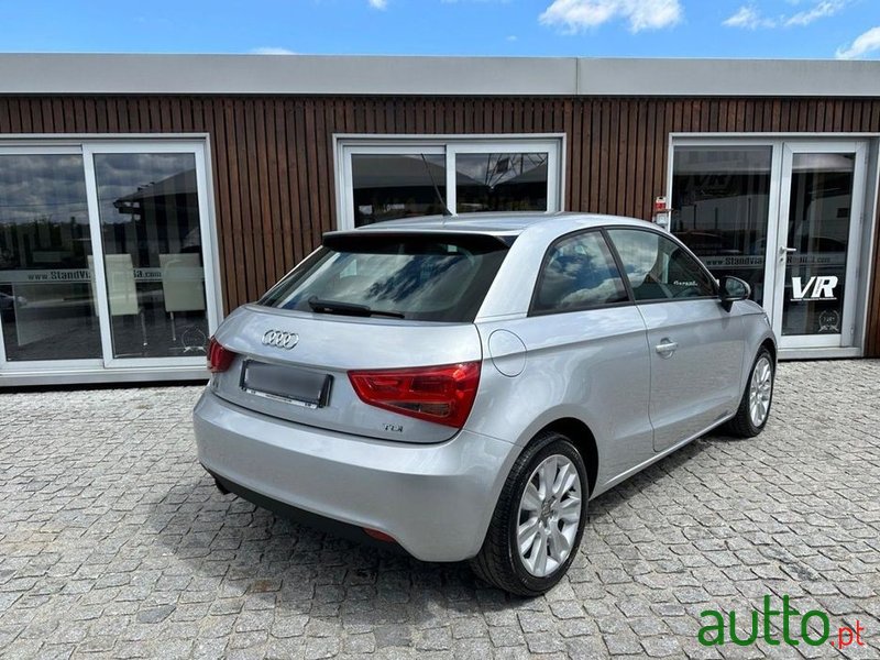 2011' Audi A1 1.6 Tdi Advance photo #6