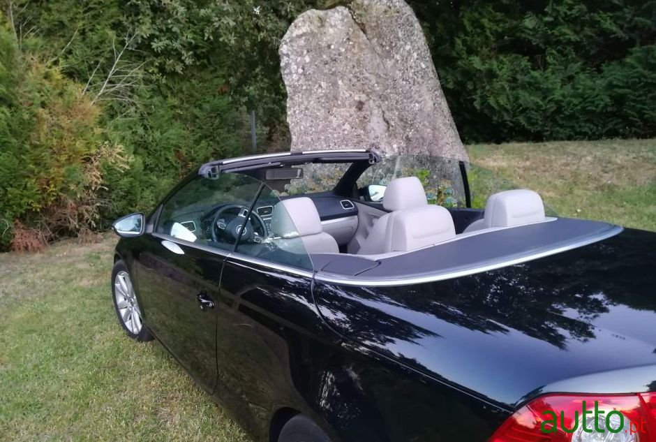 2012' Volkswagen Eos photo #2