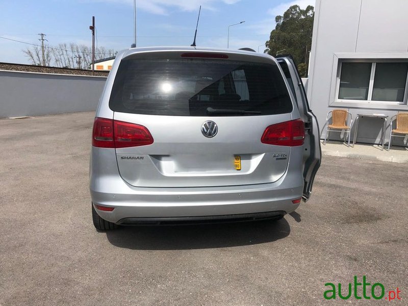 2013' Volkswagen Sharan photo #3