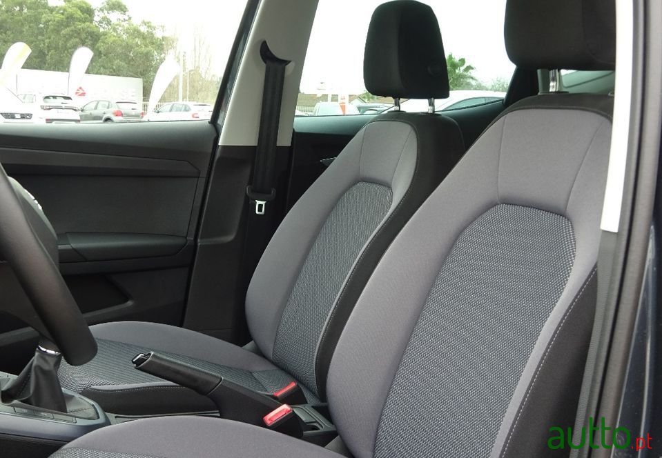 2021' SEAT Arona photo #5