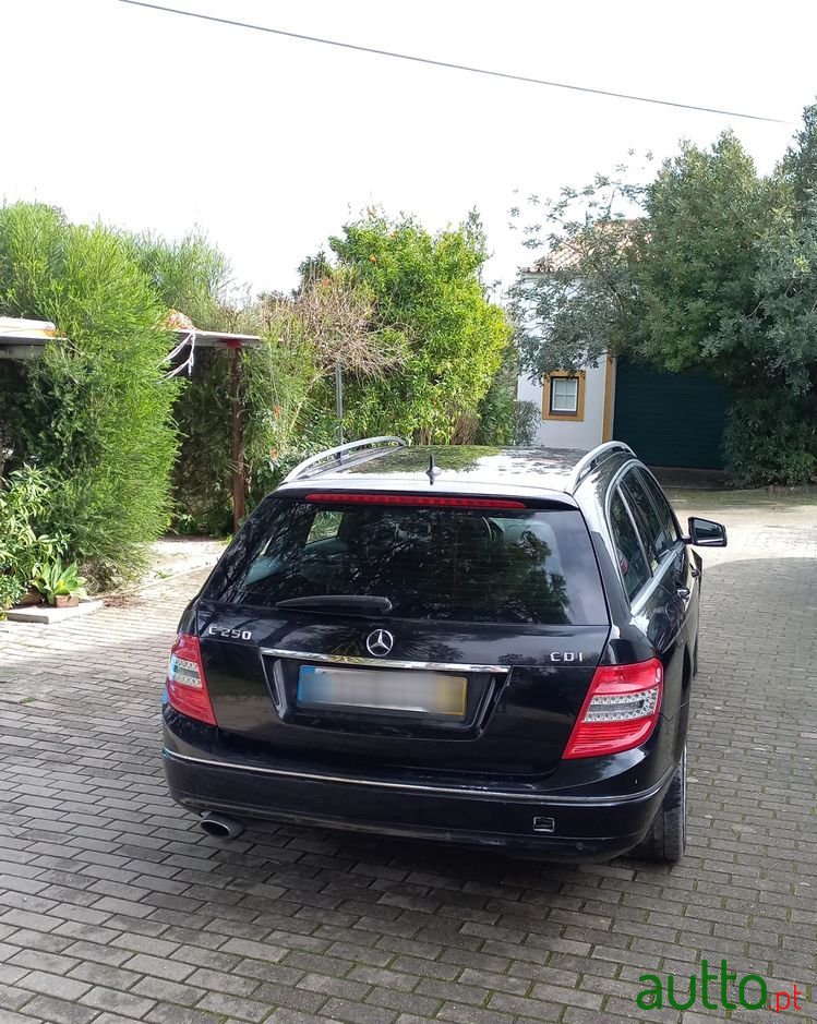 2010' Mercedes-Benz Classe C photo #4
