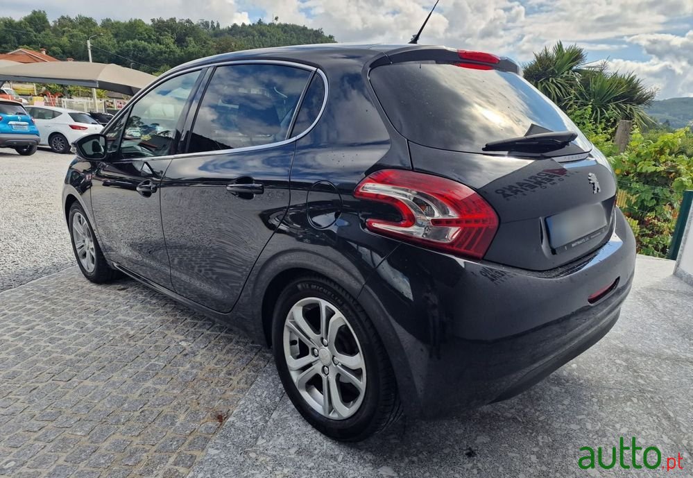 2012' Peugeot 208 photo #4