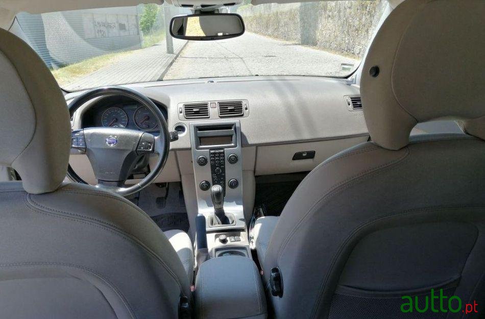 2005' Volvo V50 photo #4