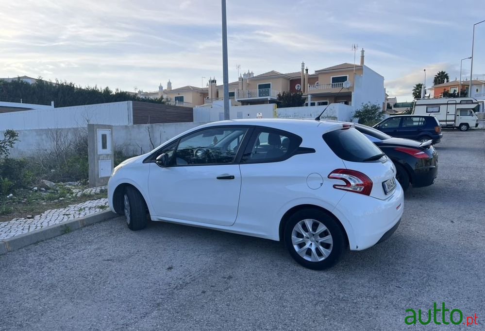 2014' Peugeot 208 1.0 Vti Access photo #2