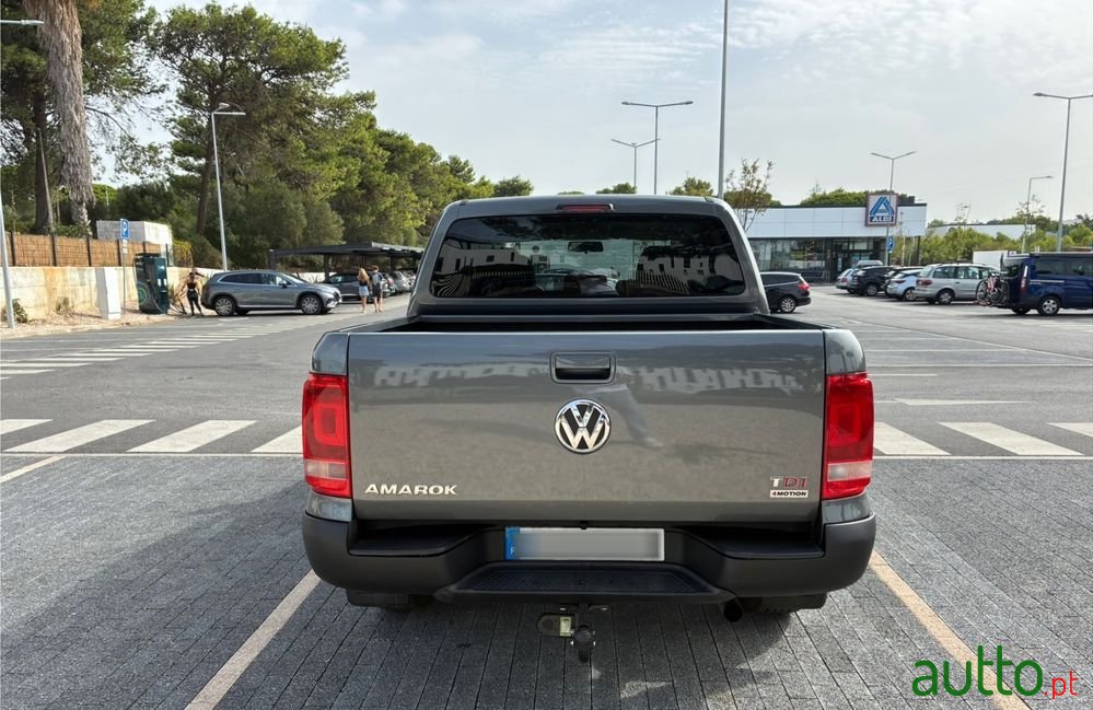 2011' Volkswagen Amarok photo #6