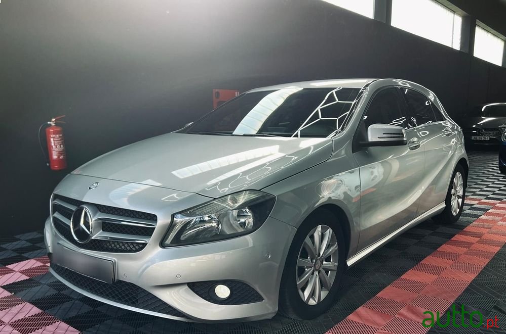2013' Mercedes-Benz Classe A D Urban photo #3