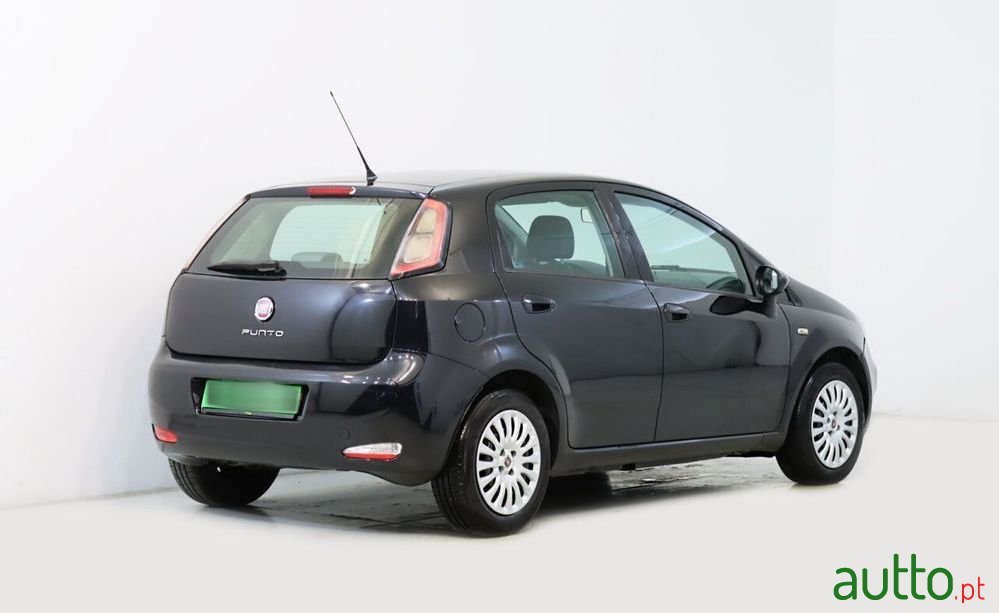 2012' Fiat Punto photo #2