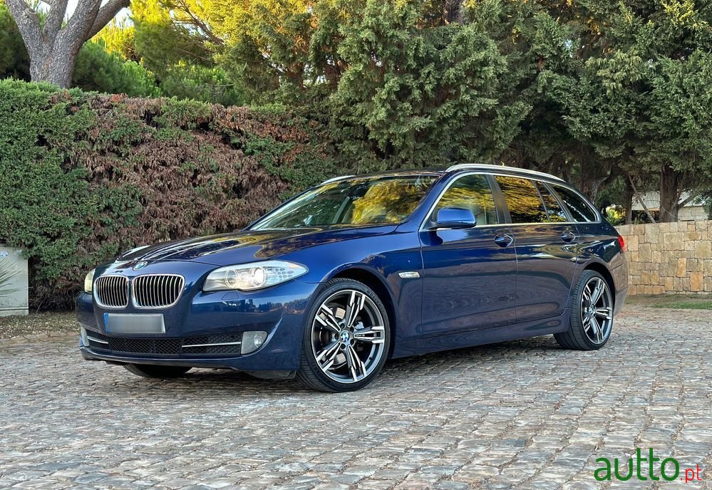 2011' BMW 520 D Exclusive photo #1