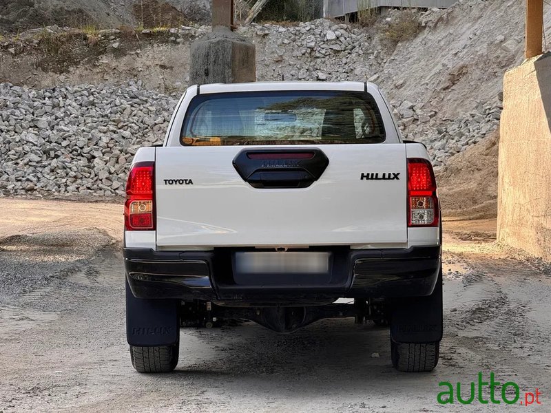 2021' Toyota Hilux photo #7