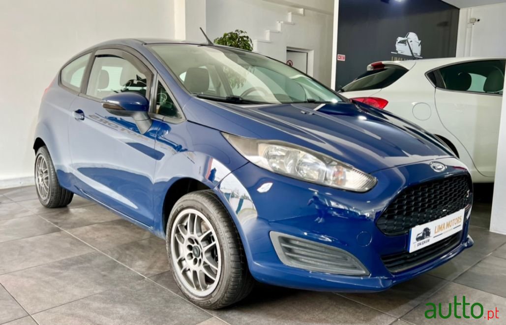 2015' Ford Fiesta photo #3