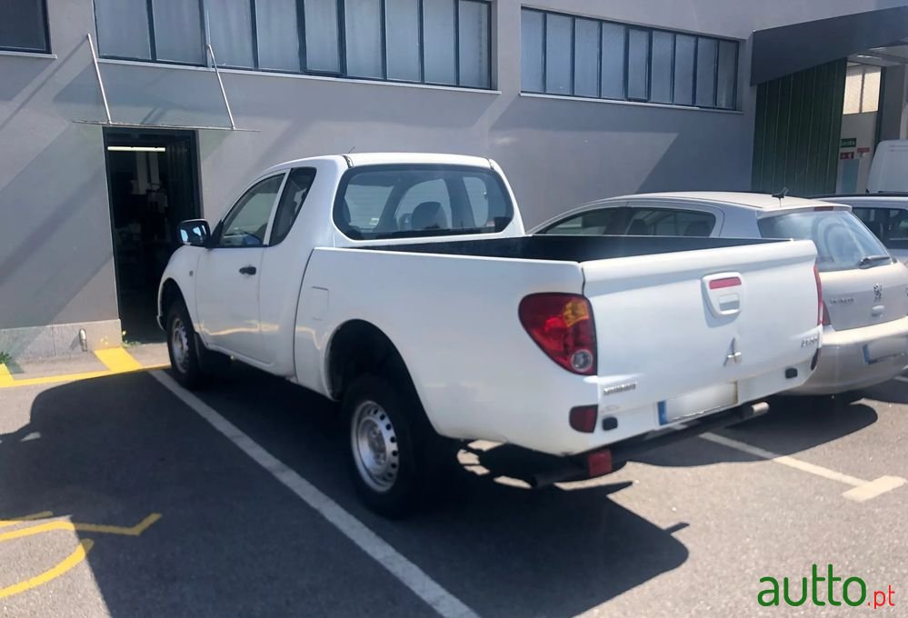 2011' Mitsubishi L200 photo #6