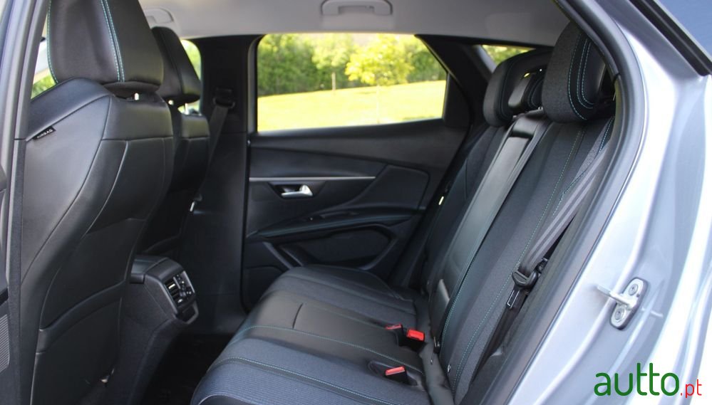 2021' Peugeot 3008 photo #6