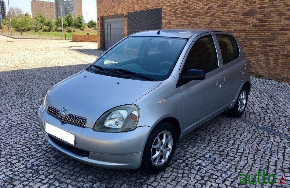 2002' Toyota Yaris 1.0 Vvti photo #1